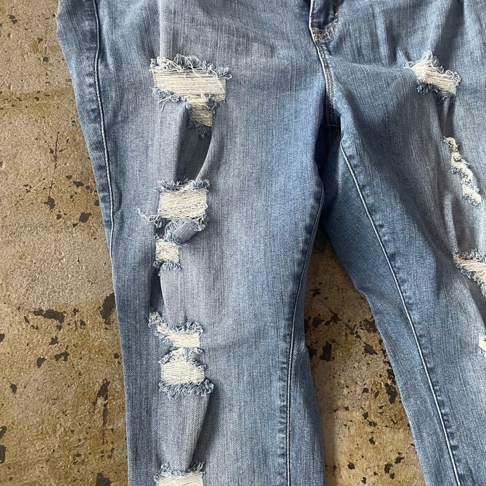 Torrid Bombshell Distressed Medium Skinny Jeans with Premium Stretch Size 20S - Picture 3 of 9